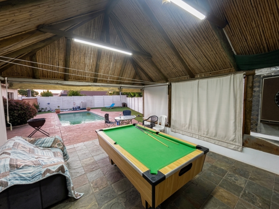To Let 3 Bedroom Property for Rent in Bothasig Western Cape
